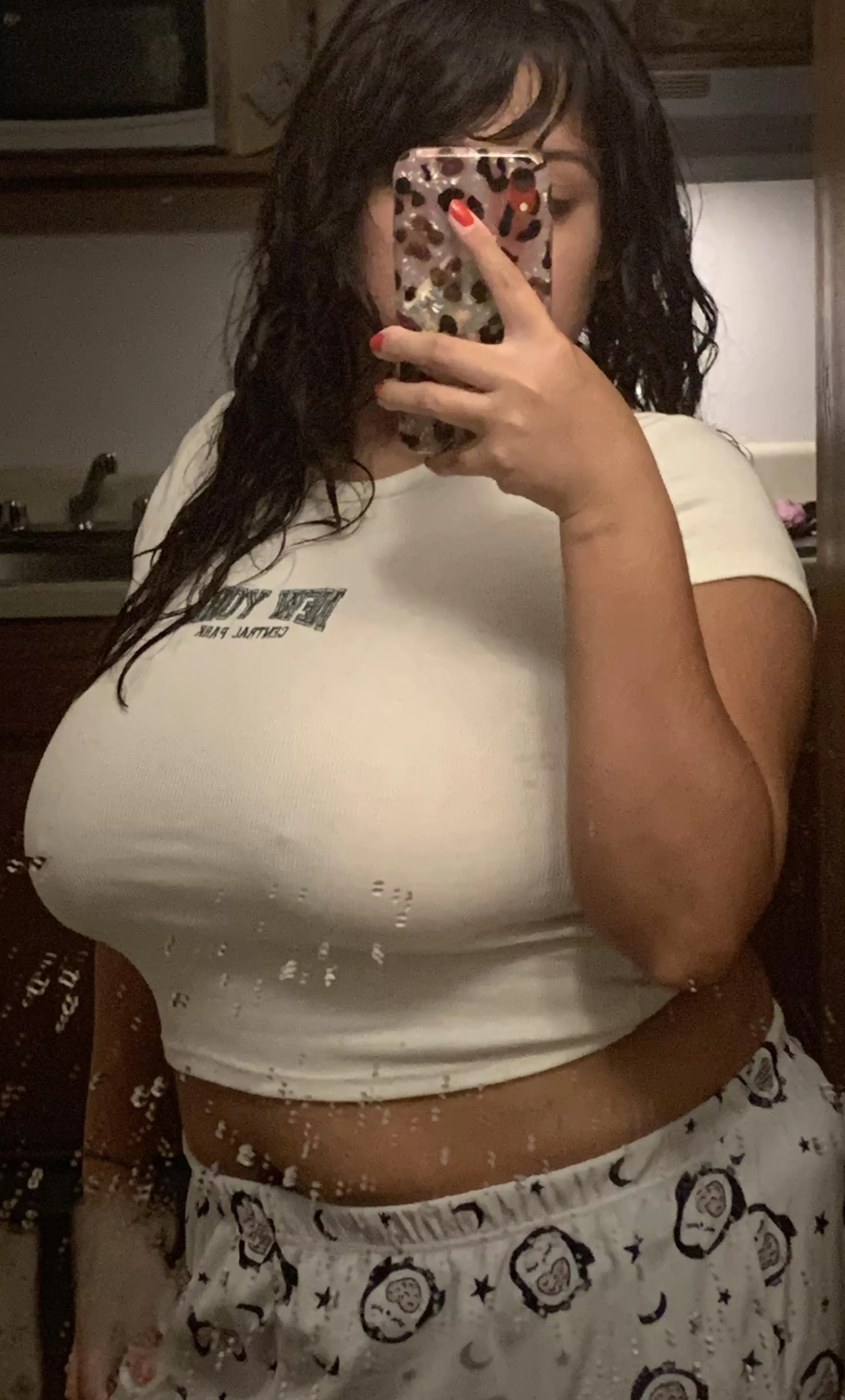 I’m so hungry again 😩 posted by sel_8888