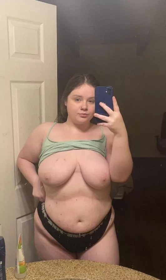 Smashing or passing ?👄 posted by Lilbaby1469