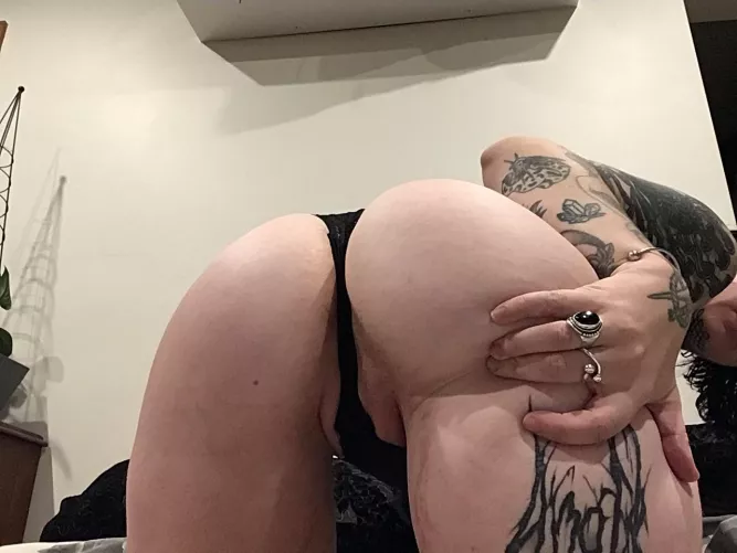 Stick your tongue out by floworb