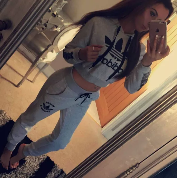 Summers pretty feet posted by _Railroad_