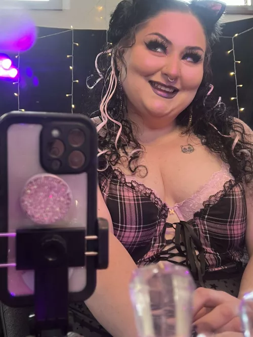 Try not to fall in love <3 by lilgxthbxby