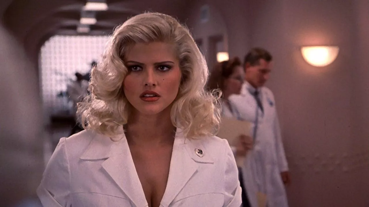 anyone wanna chat about Anna Nicole Smith (especially from the movie Naked Gun 33 1/3) posted by Caption_guy1234