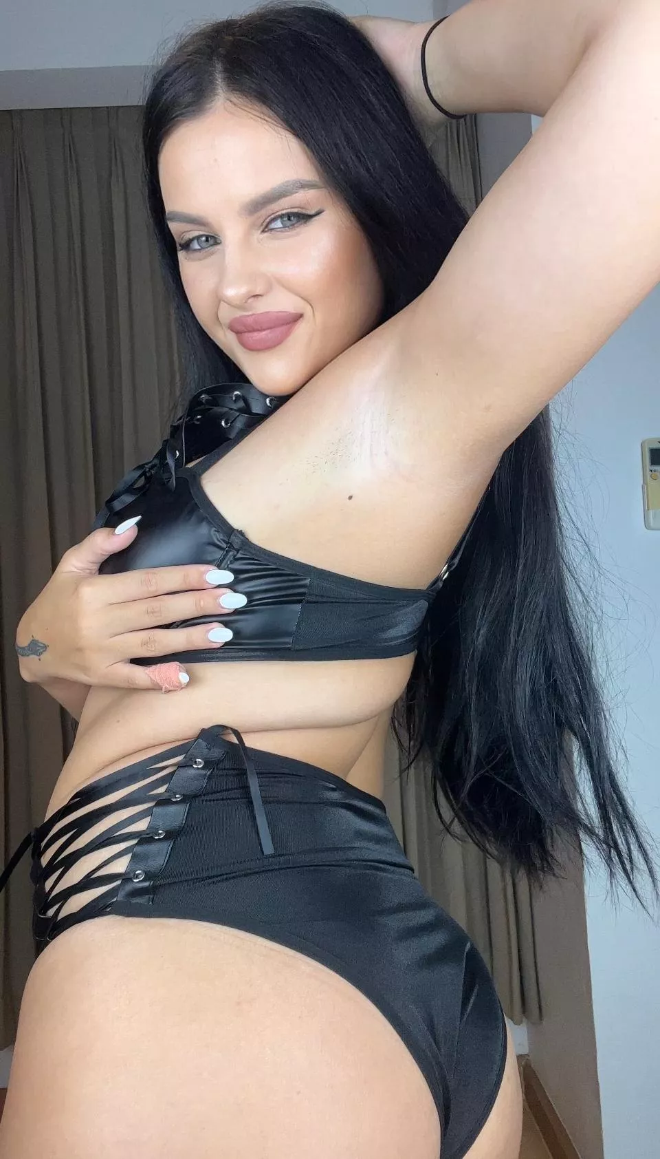 Do you prefer left or right armpits? posted by ShilaTaber