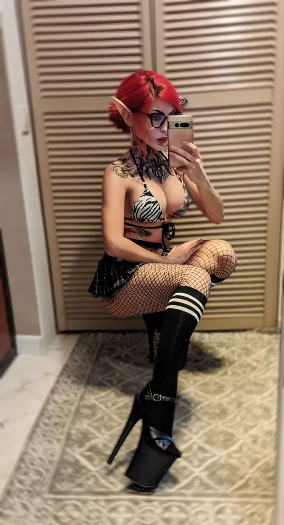 [F] Need some proper heel-kissing action by Vampandbeauty