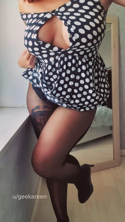 Giving you a little sneak, might show you all if you behave well today ;) by geekareen