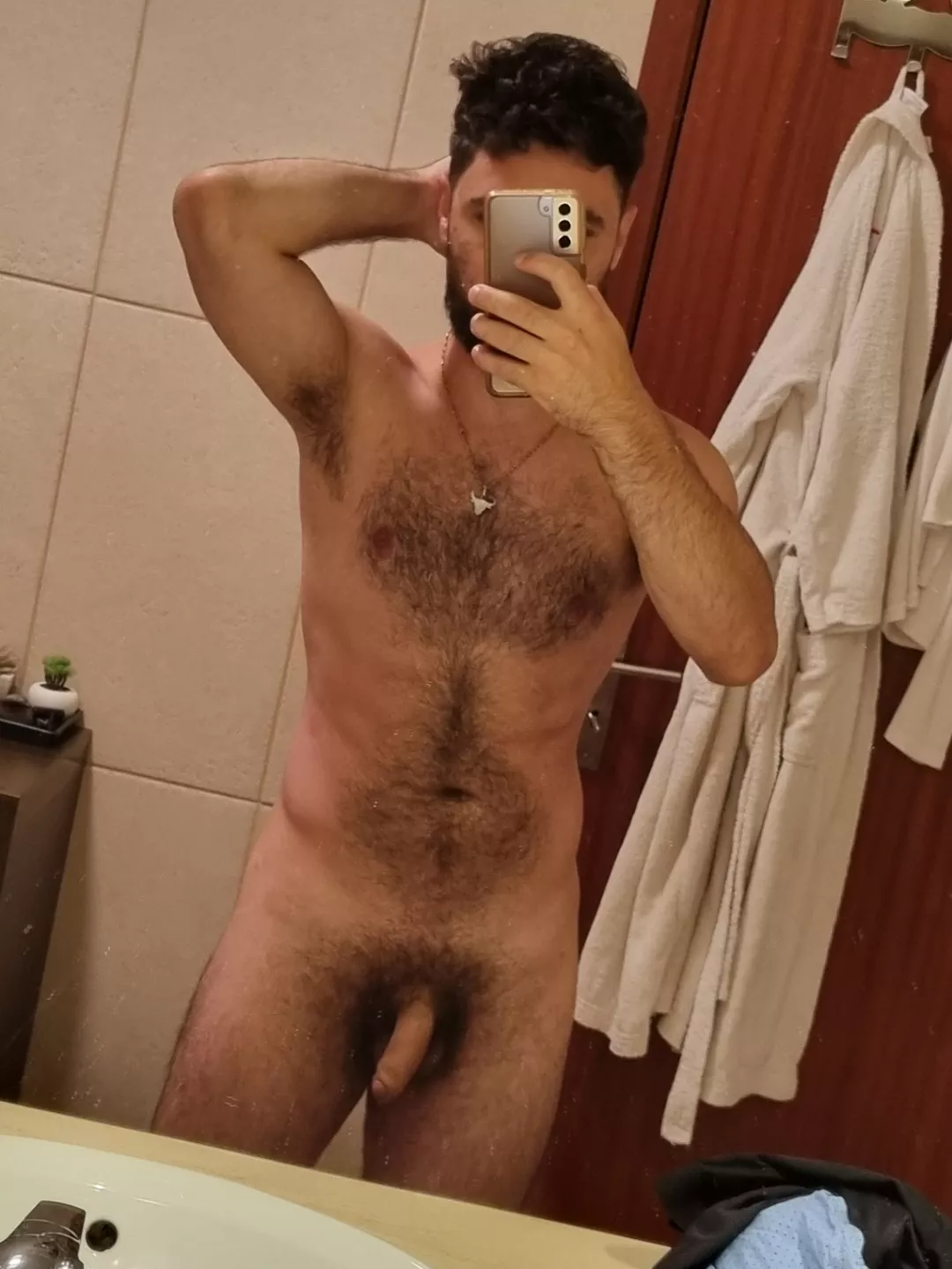 I love the large mirror in the hotel bathroom. Makes it easier to take photos 🥵 posted by PipouX