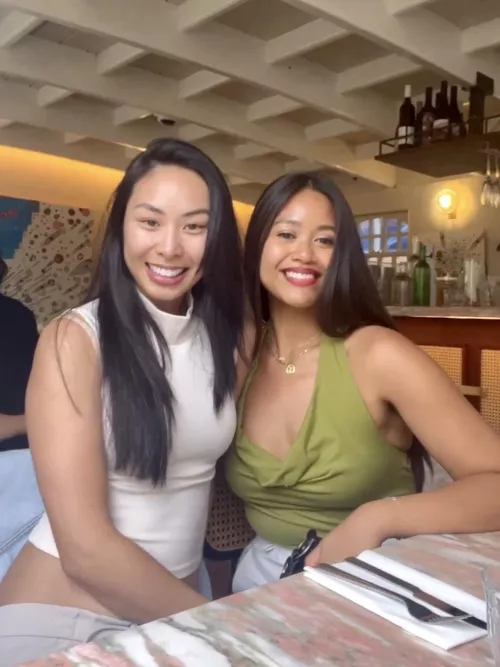 Left 🇨🇳 or Right 🇵🇭 ? by SL463