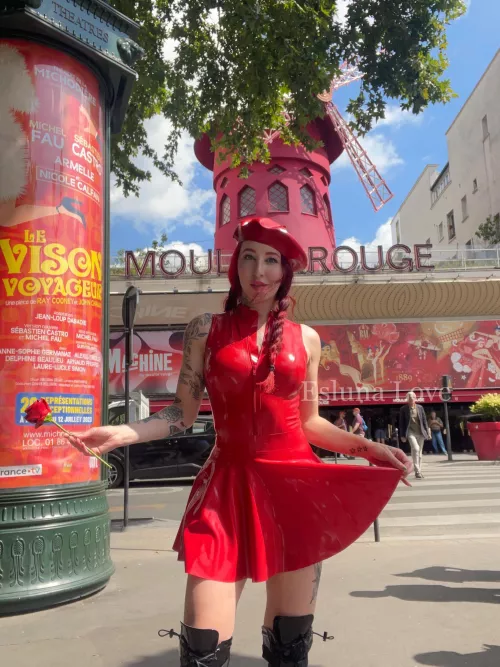 Matching the moulin rouge by Esluna-Love