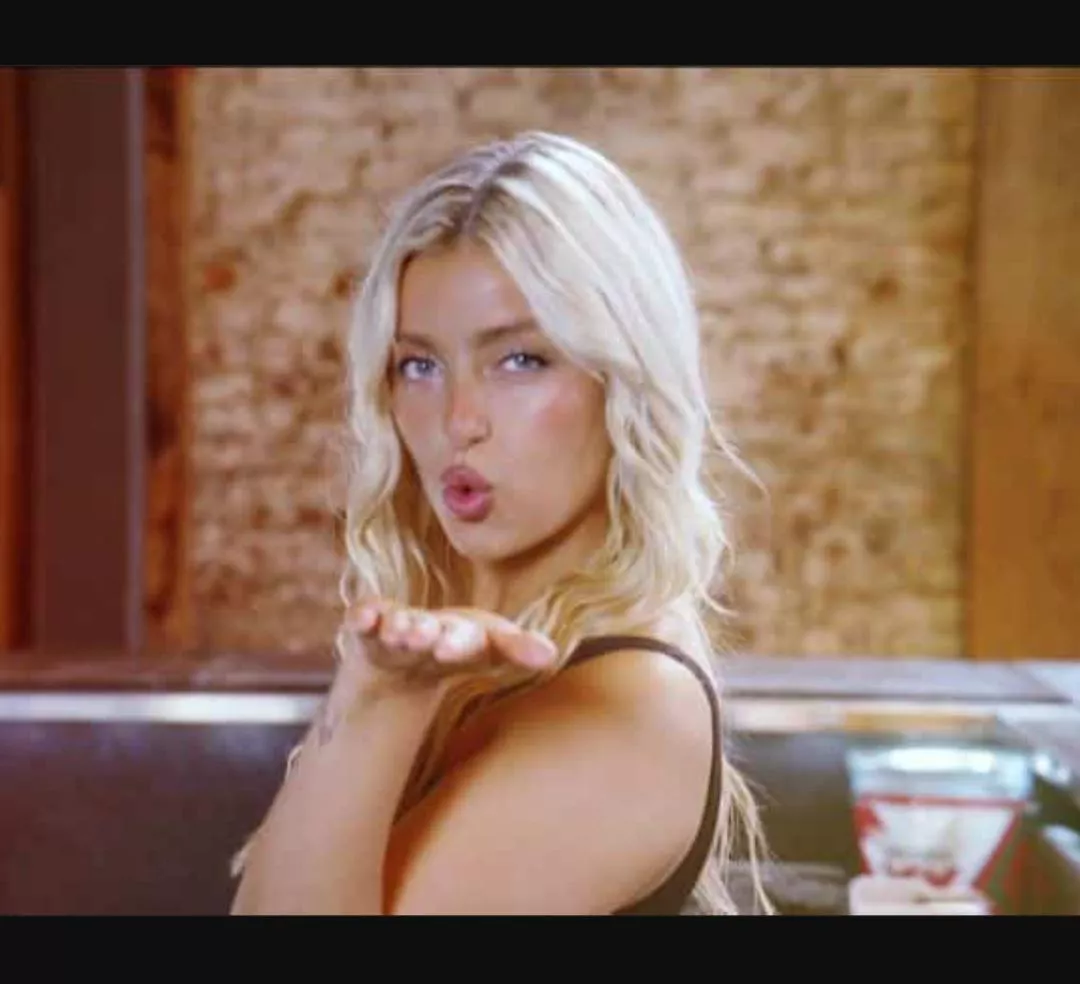 Reilly blowing you (a kiss), BB25 posted by MFCMisfit