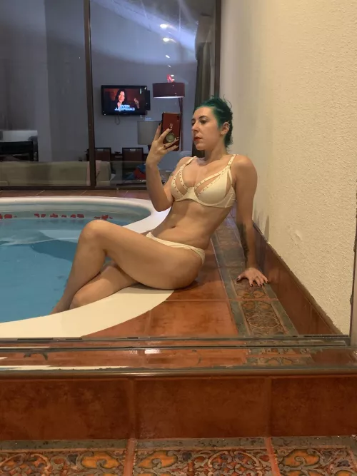 Sexy bikini by sirenskiss3