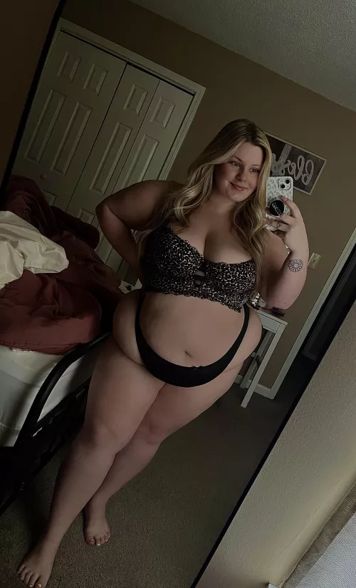 Who likes these love handles? 😛 by Ok-Chocolate-9572