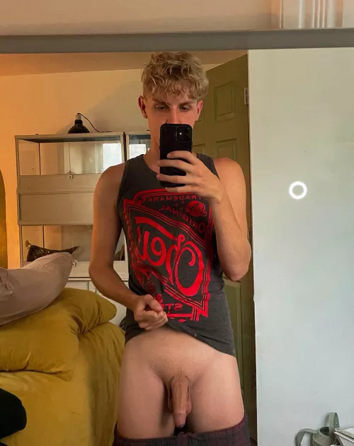 Who’s getting on their knees for my cock😈👅 by twinkjordon