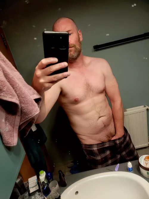[43] Bathroom [x], slightly tilted camera [x], posting on reddit after everyone's gone to bed [x]; the wild dad trifecta! by Lormanidas