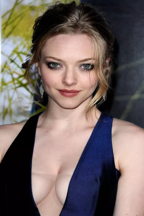 Amanda Seyfried by divorcedRangifer181