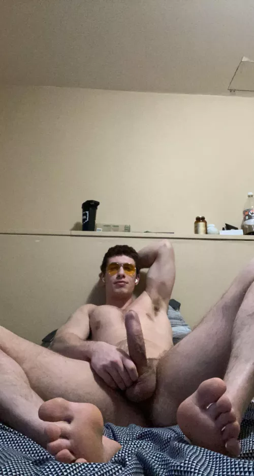 Anyone into pits and feet? by MeasurementHot8206