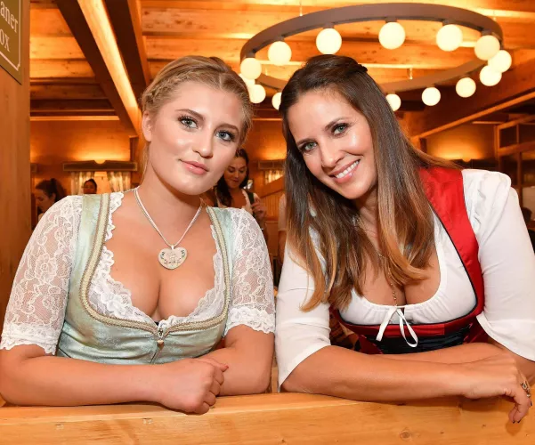 D(aughter) or M(ommy)? by -SirSpankalot-