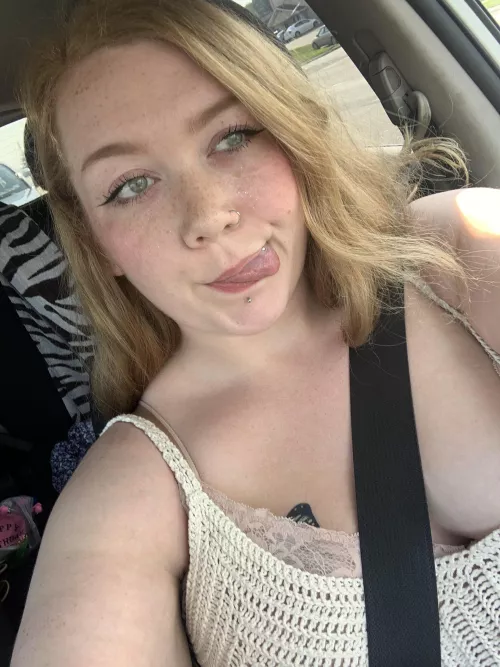 greeeen eyes I’ll run away with youuu greeen eyessss by dismalhollow