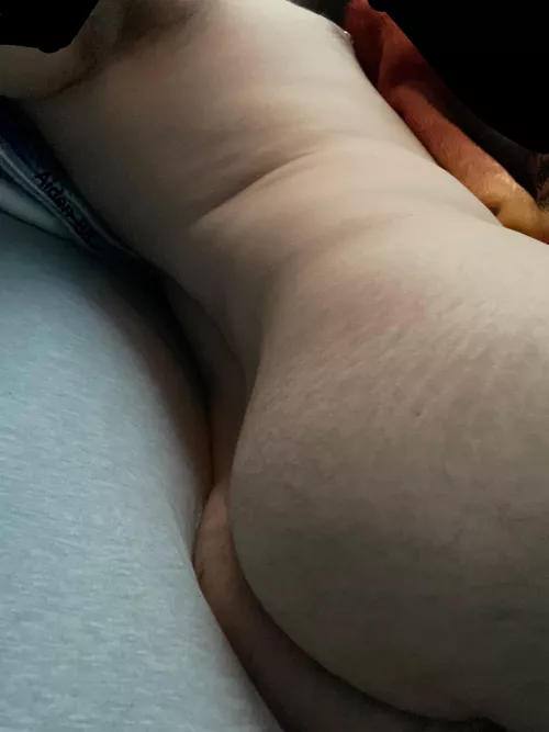 Guys want booty rubs too by Aiden-88