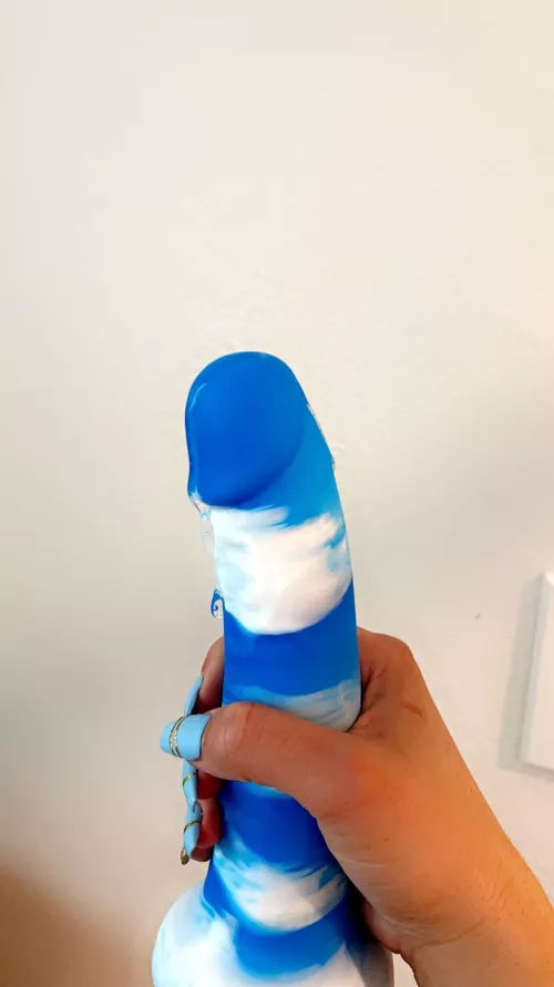 How dreamy is this dildo with shiny precum ;) I love the drips! Let me fuck you with all 7”. 😈🍆💧 by Proud_Landscape_8680