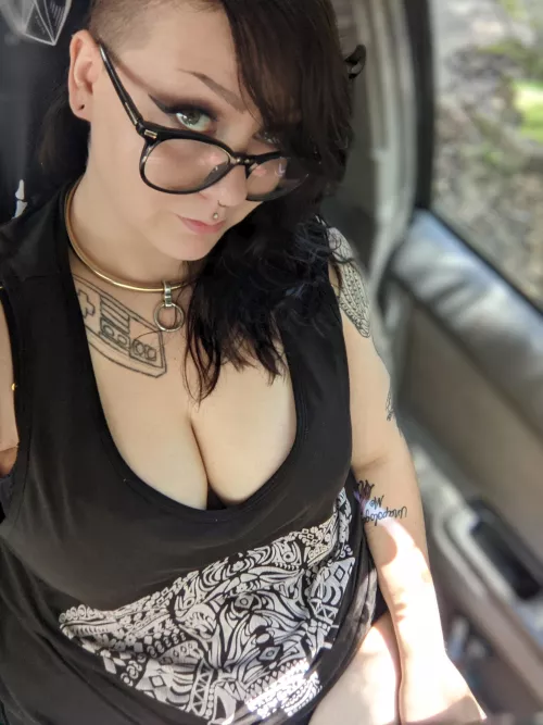 Just another selfie 🖤👀 I hope you had a good day 🥰 by bimbokali