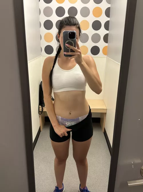 Late night gym sesh 😋 by SoggyStrawberryy