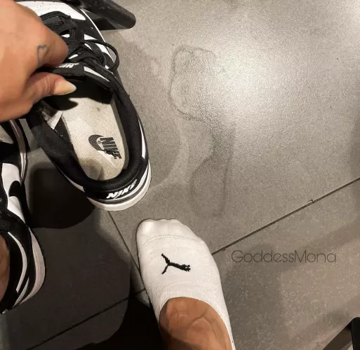 Lick the bottom 👅🫵🏼 [F] by Wonderful-Cheetah-37