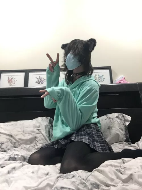 Messy hair comfy fit 😊 Hello ✌🏻 by flipknifecat