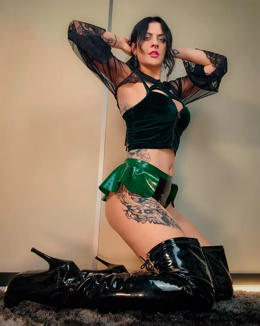 Mixing it up! wearing my handmade latex hot pants. Boots are stealing the show 👀 posted by purple_muffinz