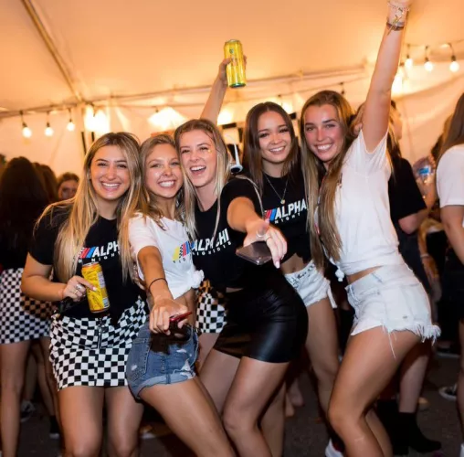 Party Girls by whitetoweltw