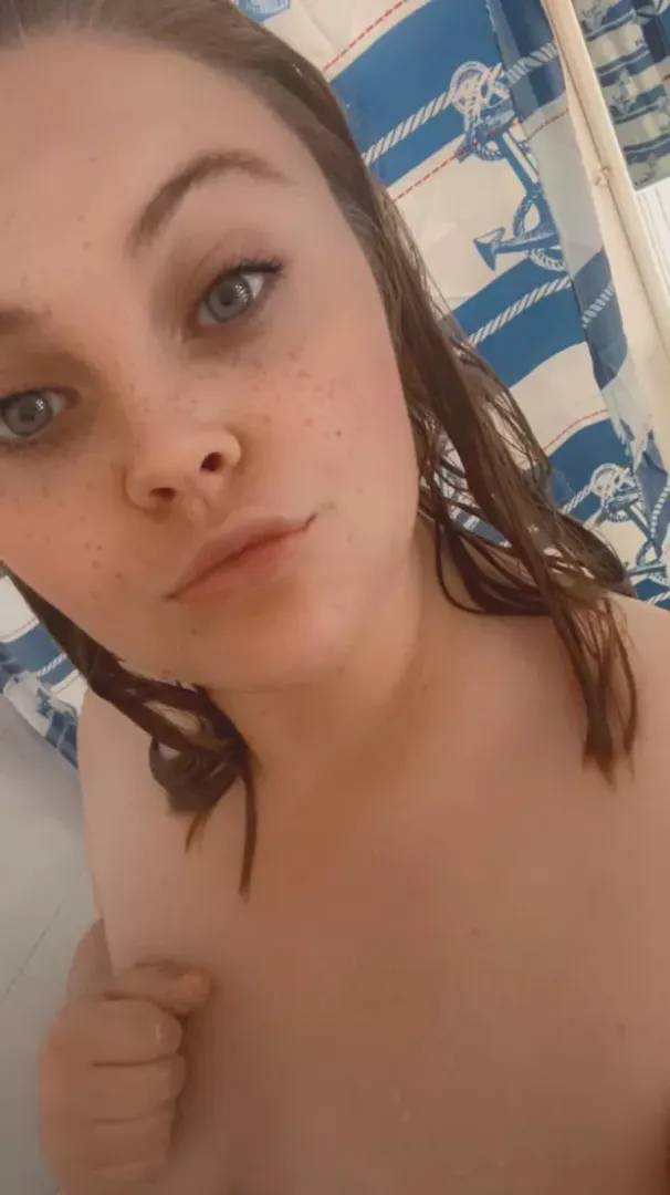 Shower selfie posted by EeveeGracex