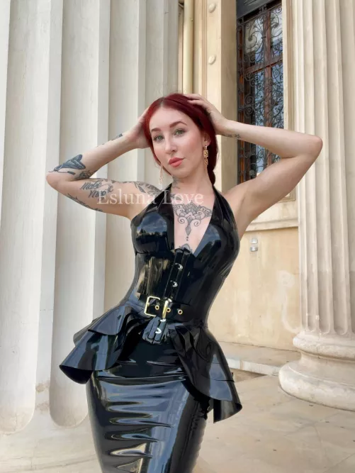 The sweat was dripping from under my skirt on the streets by Esluna-Love