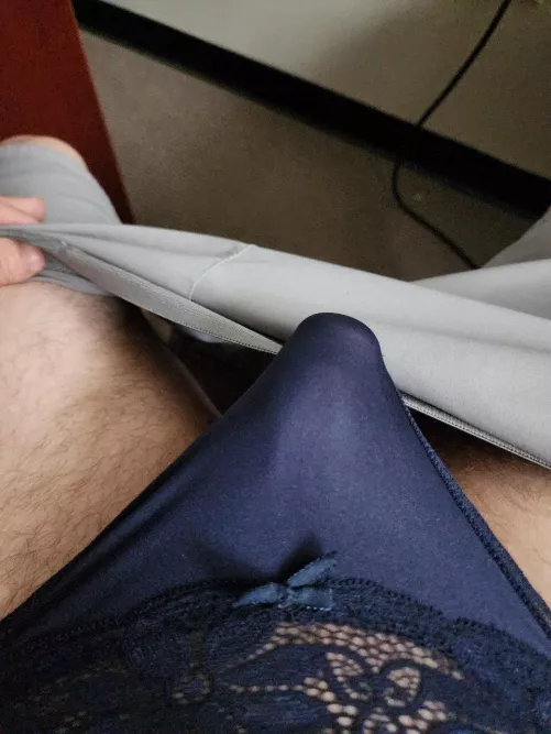 Who doesn't get 🍆 when on this sub? by i_like_it_all2