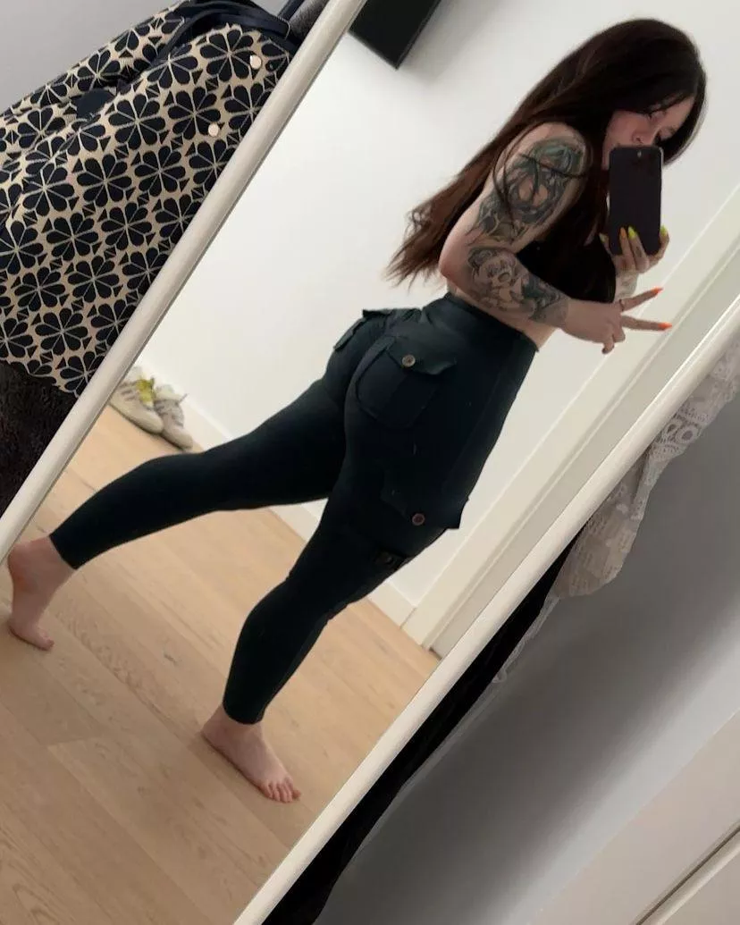 Will you be a good boy and bend over for me? 💕 posted by curiousit7