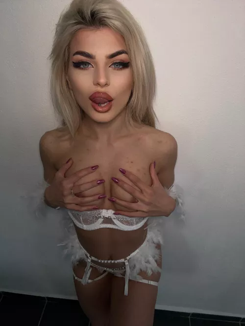 Am I boner worthy? by Barbie-Elise