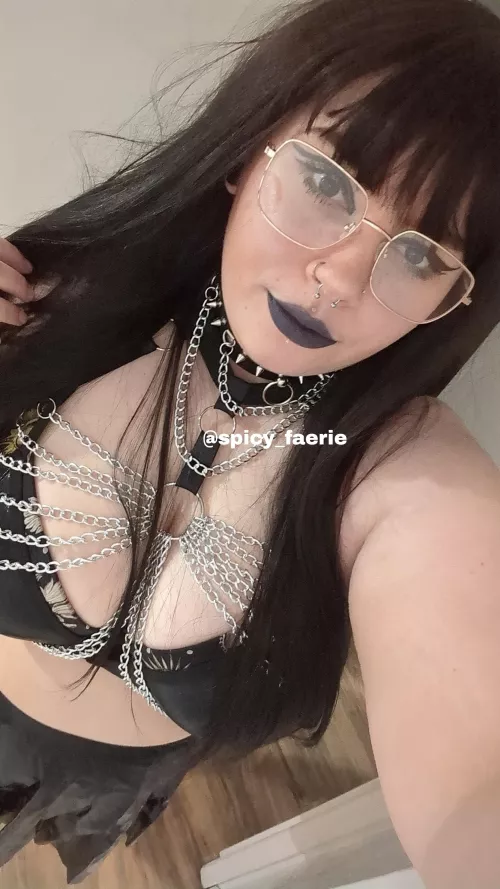 Chubby goth babe 🖤 by spicy_faerie