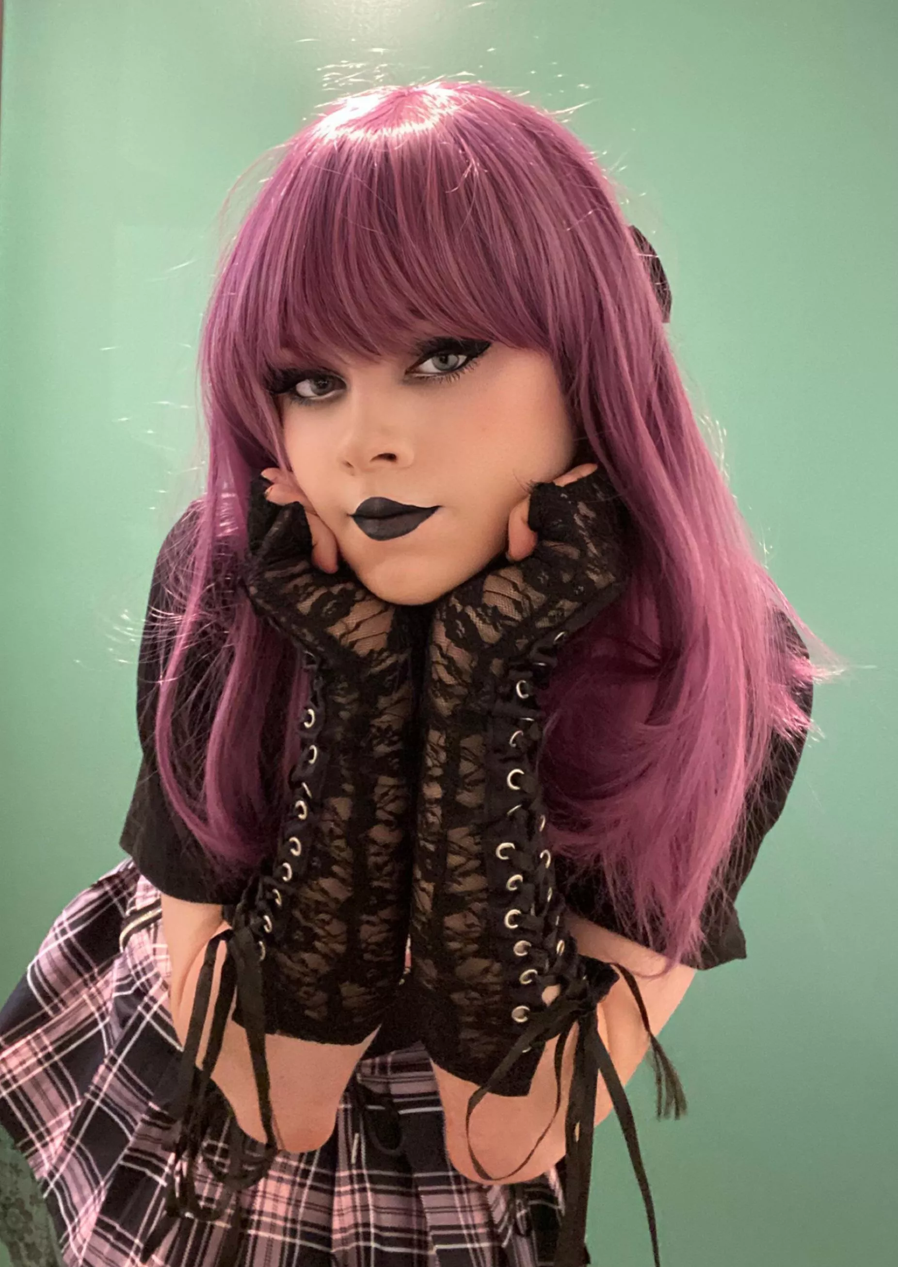 Does my makeup make me look cute?🖤 posted by Dry-Apple2493