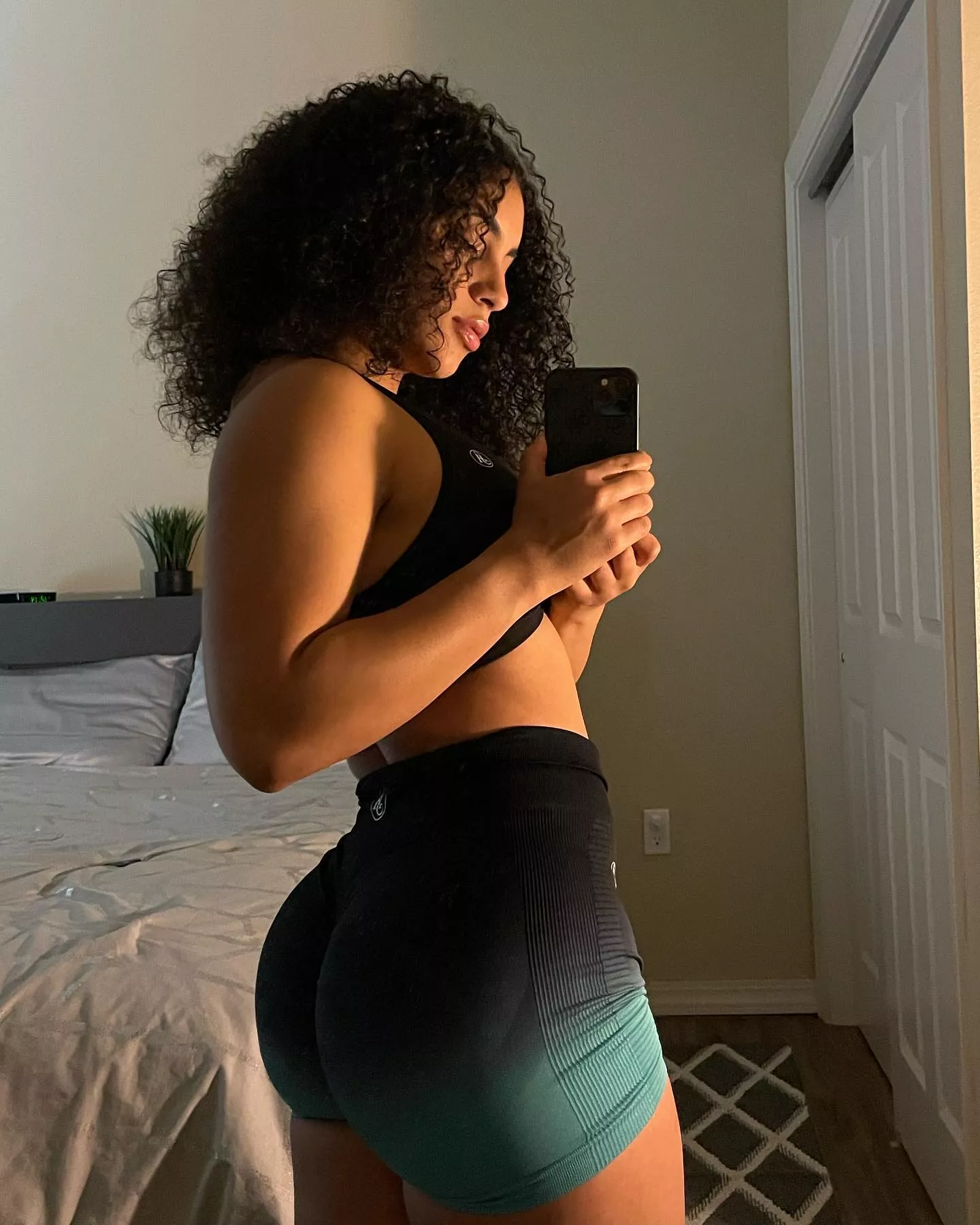 Elizabeth/Alexi Johnson (@_.elizabeth.84_) posted by KORRInc