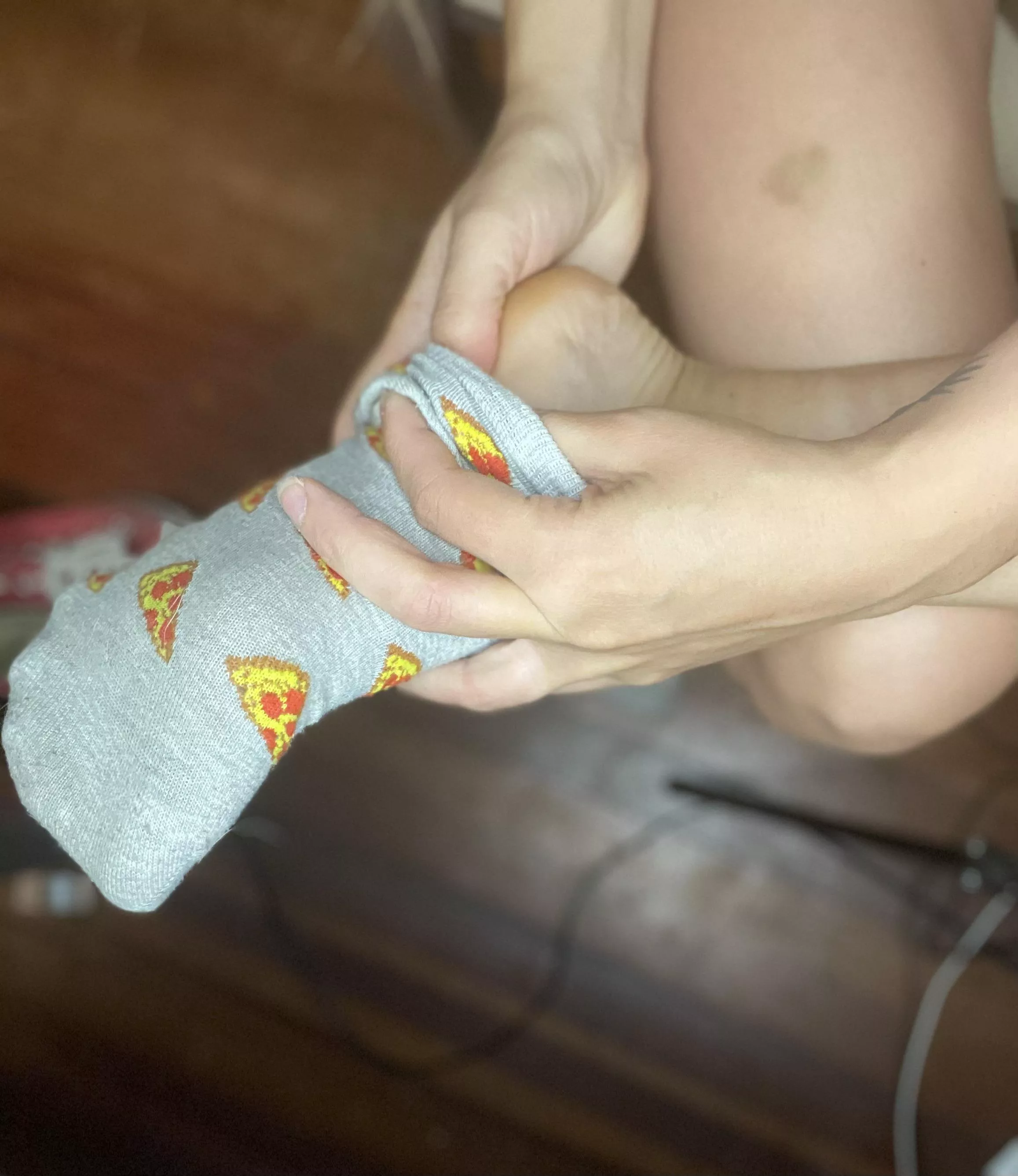 I love pizza as much as you love feet 💕 posted by friskyfeet09