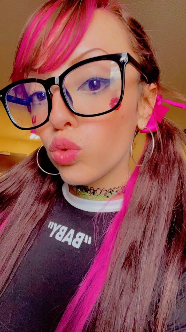 Kisses for all the glasses lovers posted by Zoe_Riot