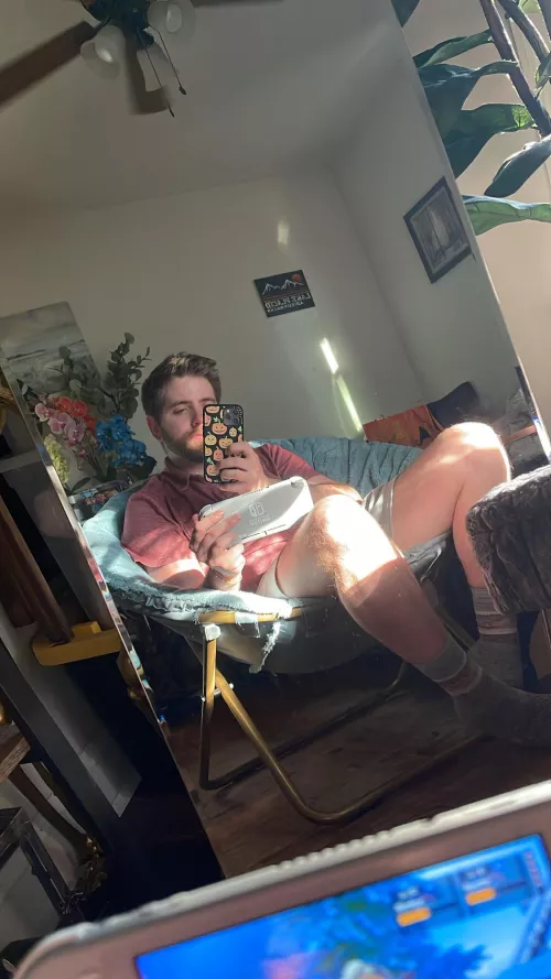 Long work day, time for some gaming! by StarScreamin