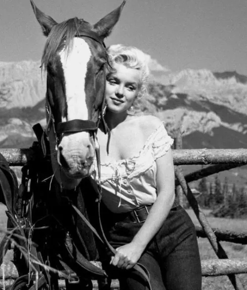 Marilyn Monroe by JQuest7575