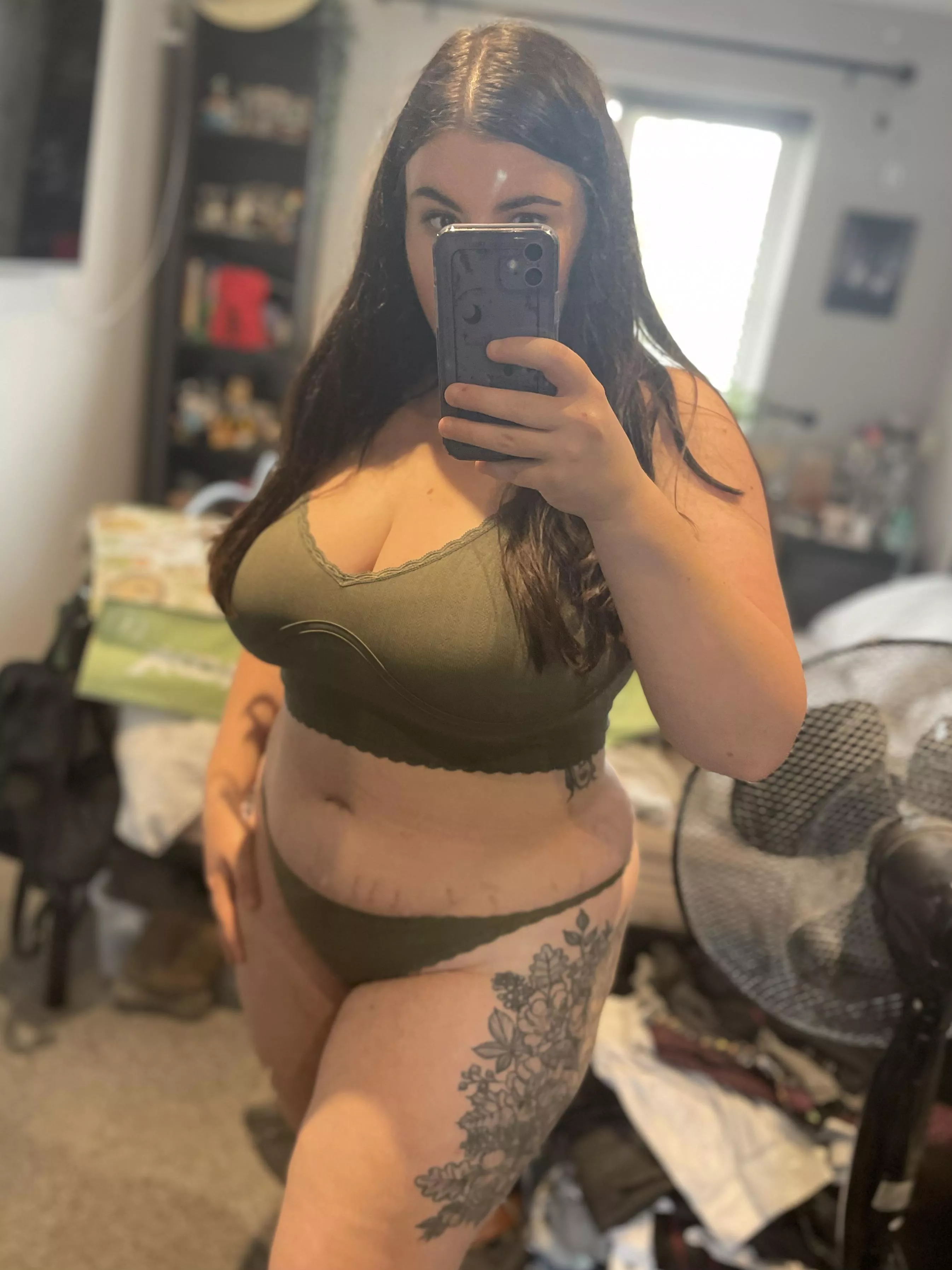 My first post here, learning to embrace my curves and tiger stripes. Please be kind ❤️ posted by laurenjane_20