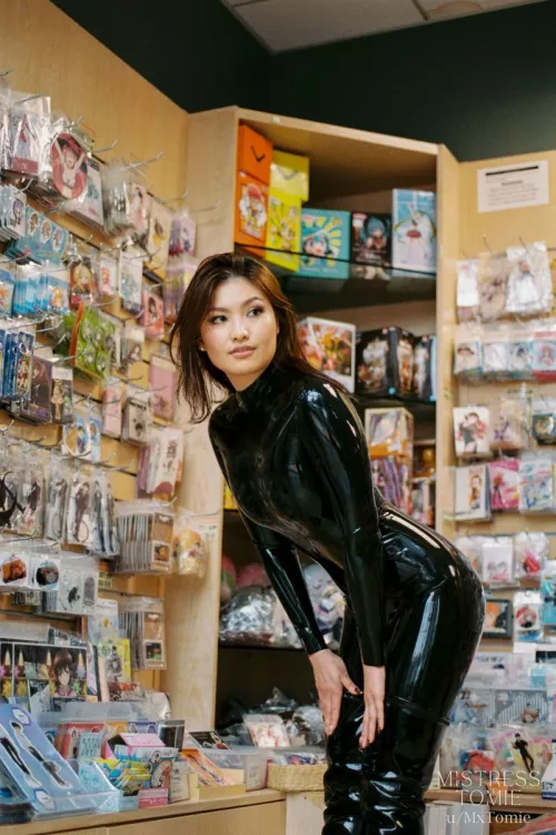 Oh did you see something you like little pet? by mxtomie