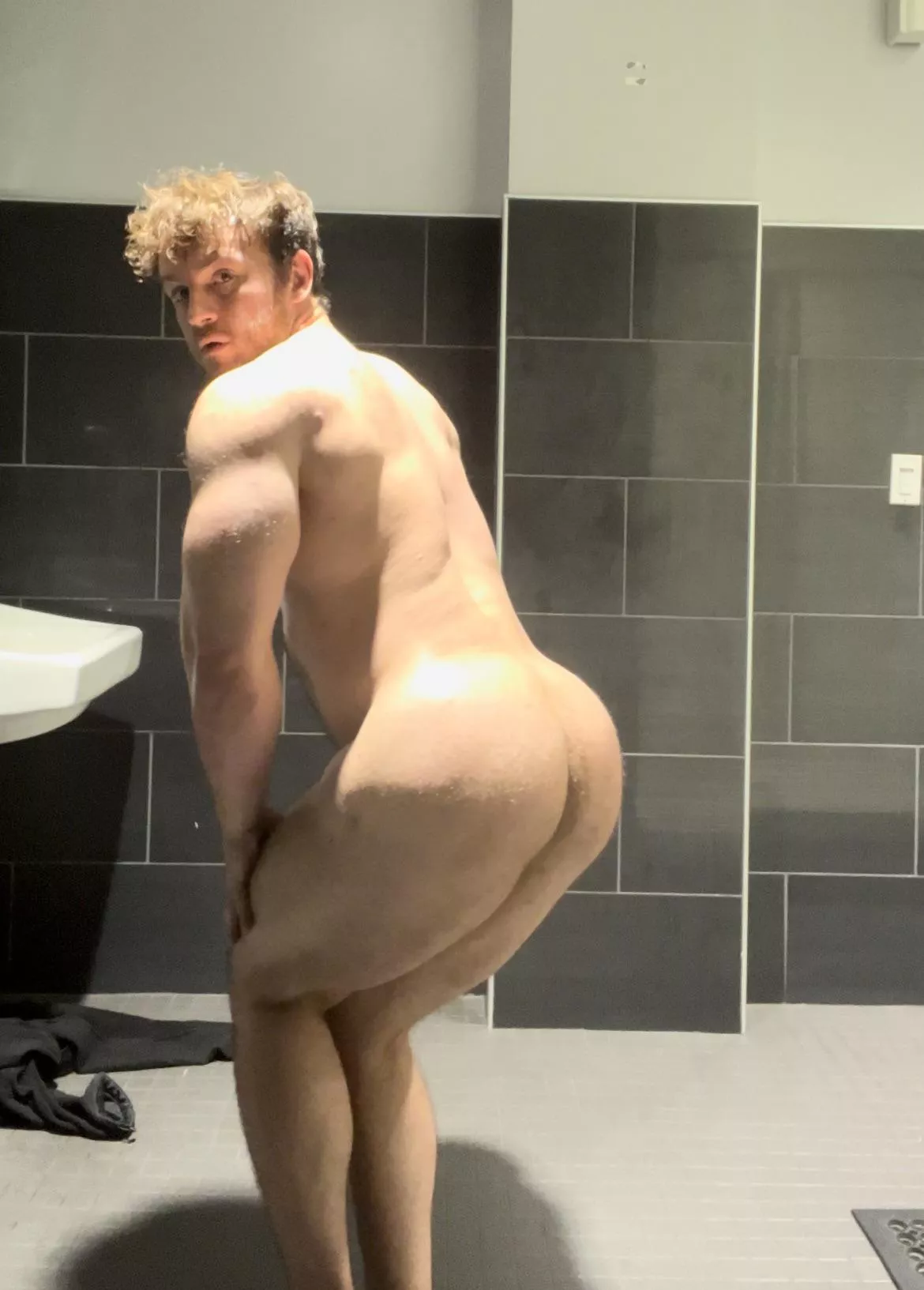 Who likes muscle booty posted by Musclestud101