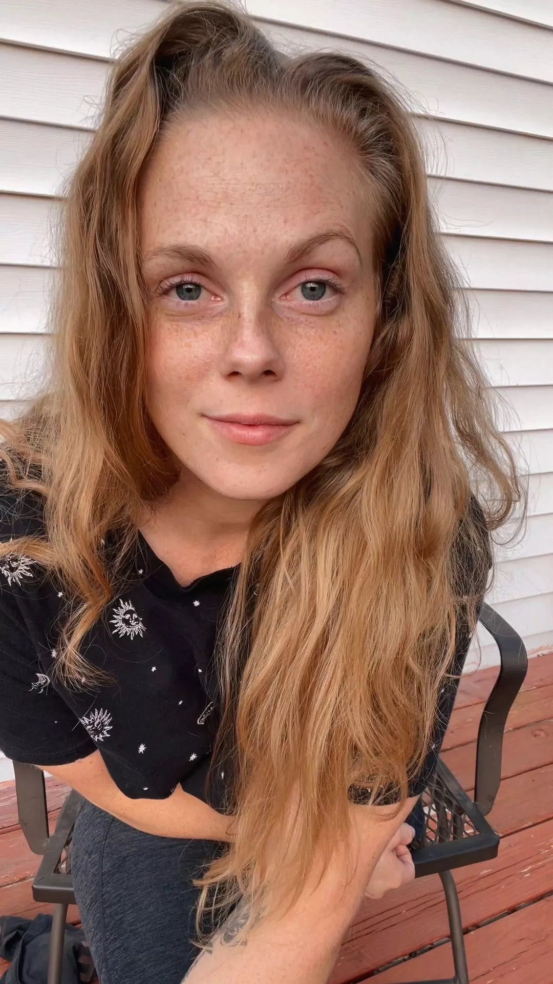 Who loves blue eyes with freckles and red hair posted by Amputeelove