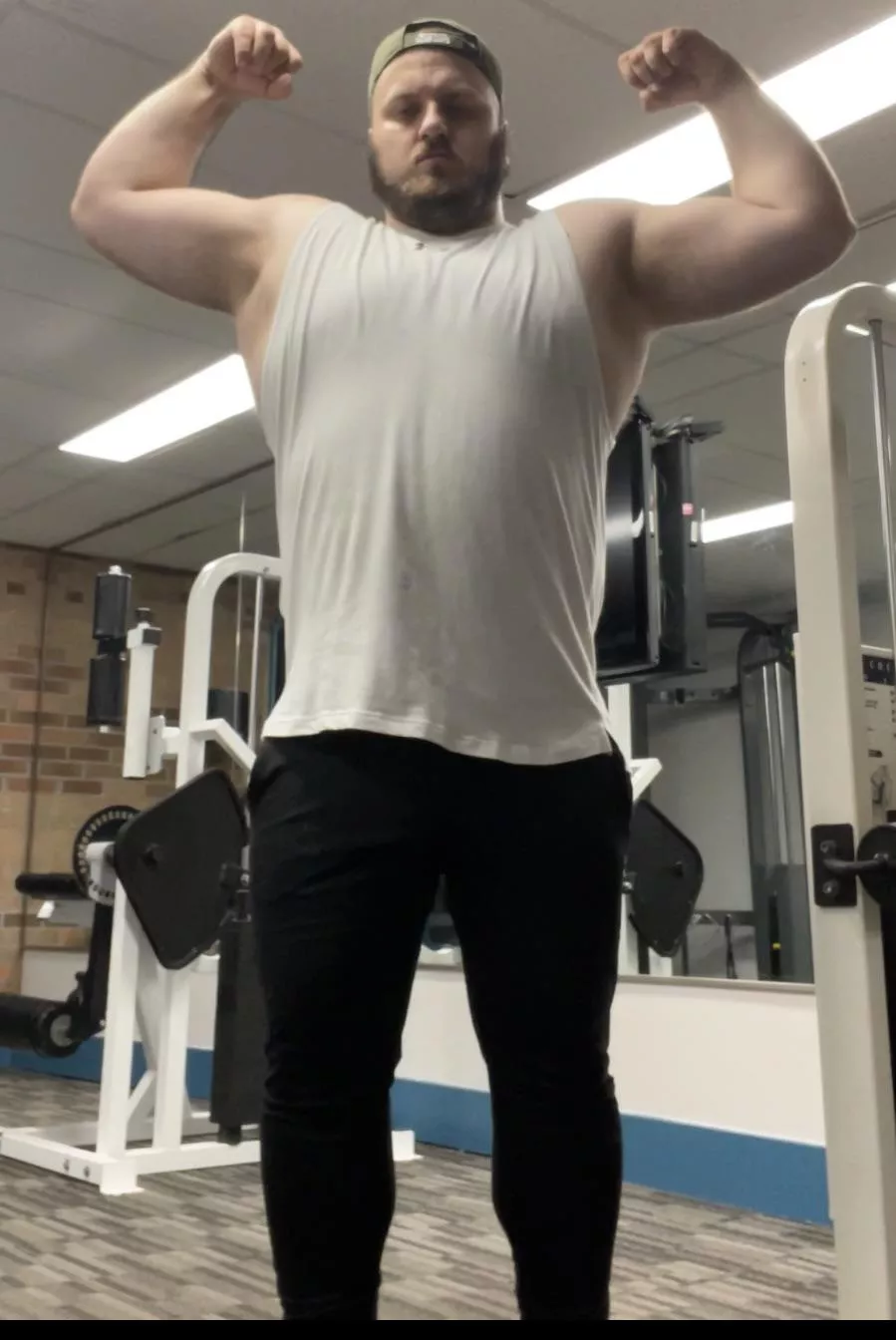 31, 6 foot 300 lbs of muscle posted by metallumberjack