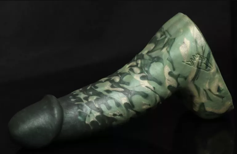 A Handsome Camouflaged Beauty [Bad Dragon, Archer Cut] by RidiculouslyShyBunny