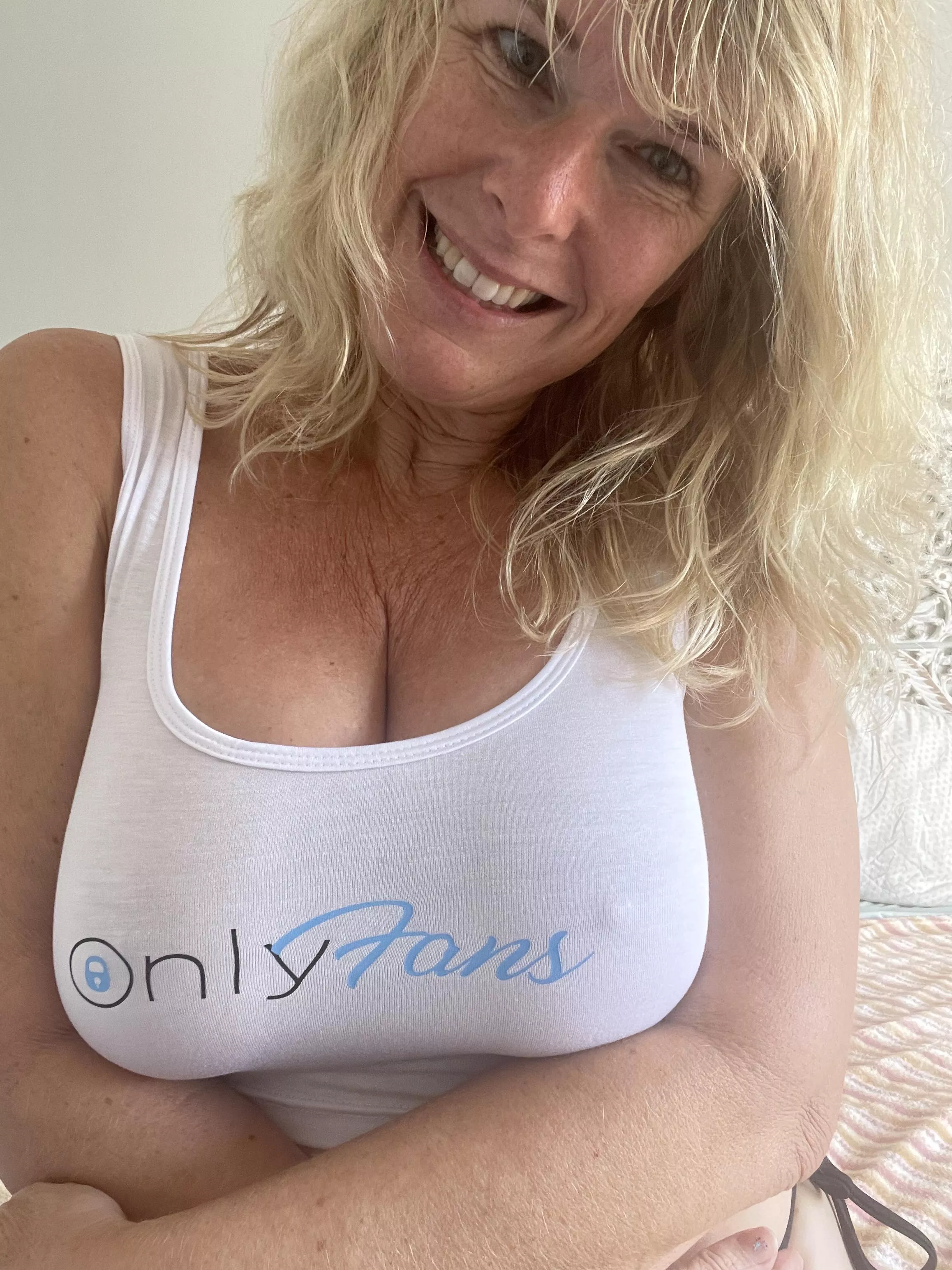 Am I a mom you’d jerk off too? posted by Lilcutie_XD