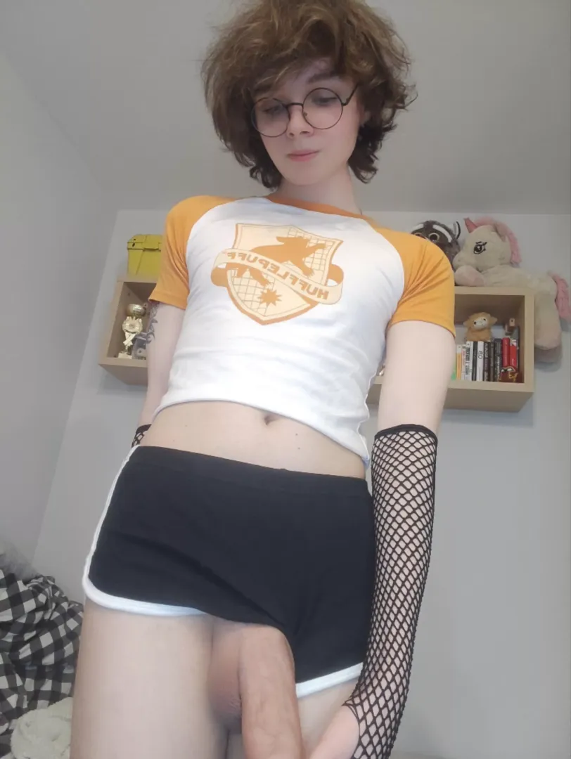 Anyone needs a femboy right now? :3 by MaxHamster69