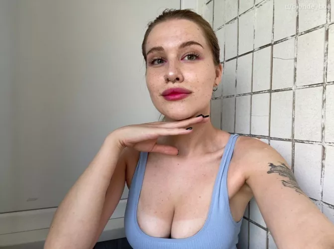 Are my assets too big for you?🙄 by blonde_boo